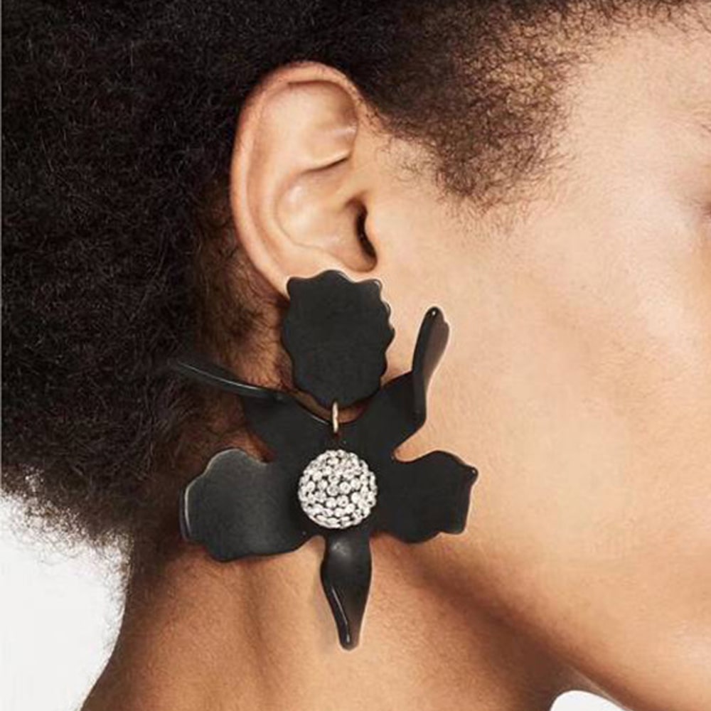 Women'S Exaggerated Fashion White Flower Acrylic Pearl Earrings Material: Acrylic Modeling: Flowers KMT103834077