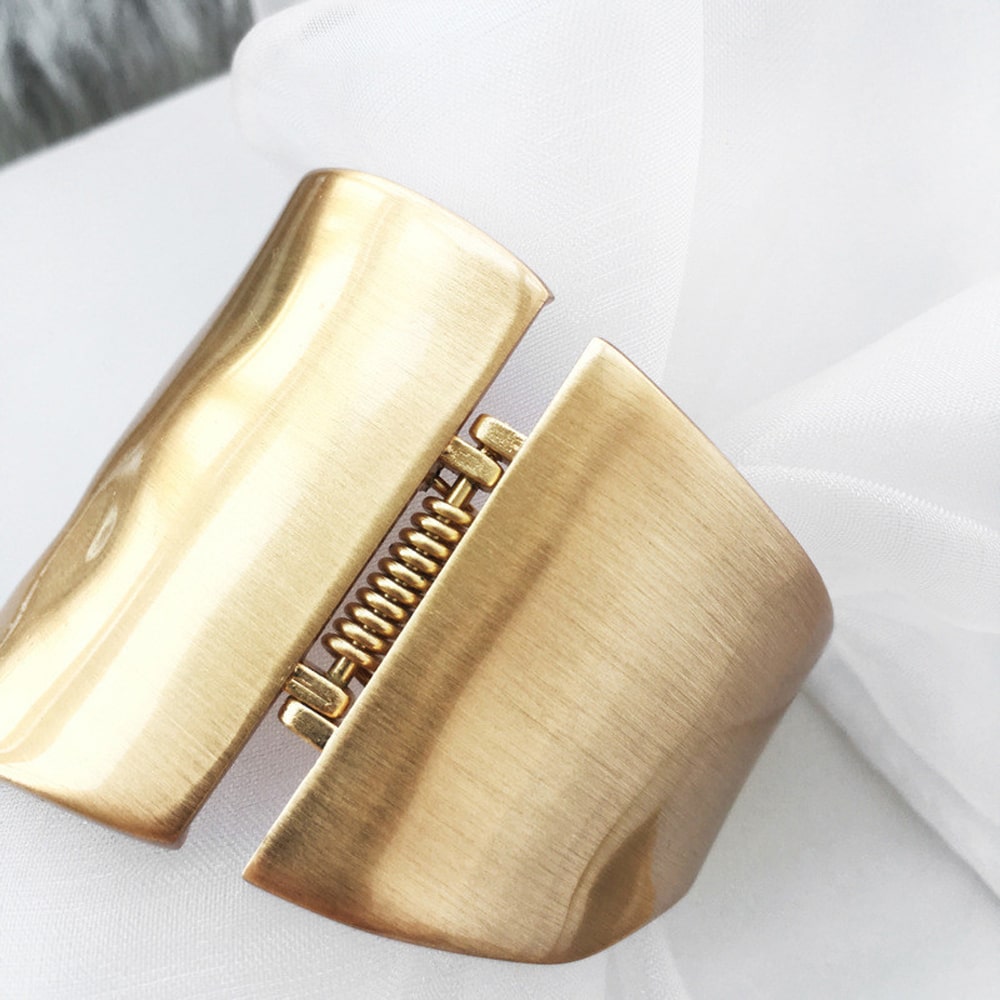 Women's Simple Exaggerated Wide Brim Minimalist Spring Buckle Bracelet Material: Leather, Rhinestones, Boutique Hardware KMT1036011D4