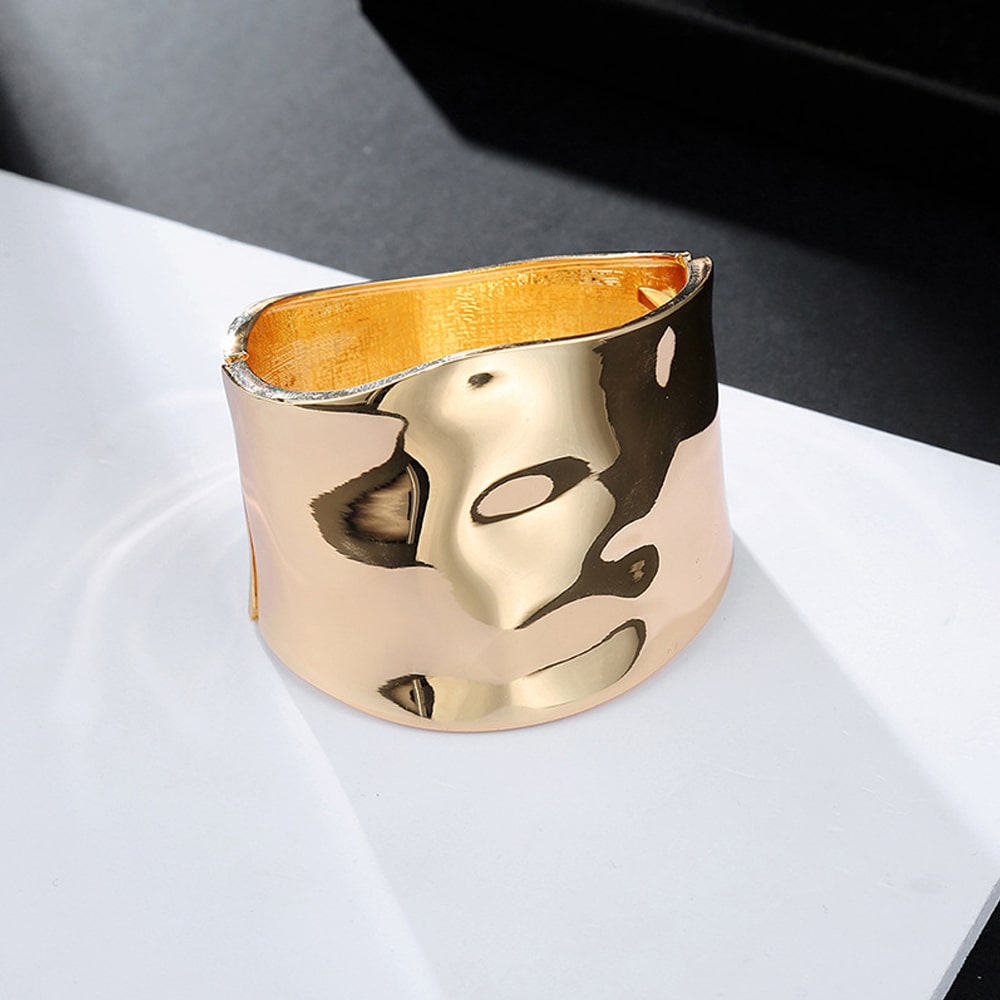 Women's Simple Exaggerated Wide Brim Minimalist Spring Buckle Bracelet Material: Leather, Rhinestones, Boutique Hardware KMT1036011D4