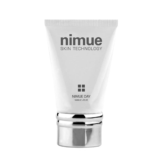 An all-rounder, this multifunctional day moisturiser is ideal for those seeking cell renewal, protection, hydration, and nourishment in one product. The skin is healthy, moisturised, and supported, with enhanced balance and radiance.